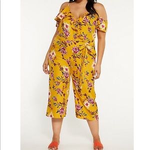 ➡️➡️➡️SOLD⬅️⬅️⬅️Cold Shoulder Jumpsuit